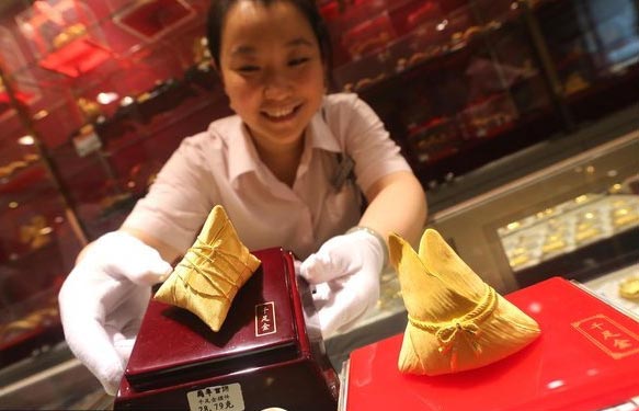 Golden Chinese zongzi lures consumers