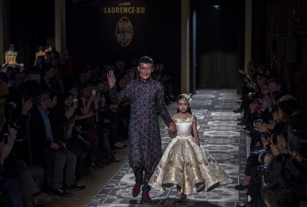 Chinese <EM>Dun Huang</EM> design hit Paris fashion week