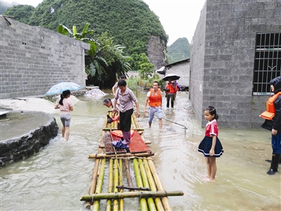 1.6m yuan relief sent to flood-damaged Hechi