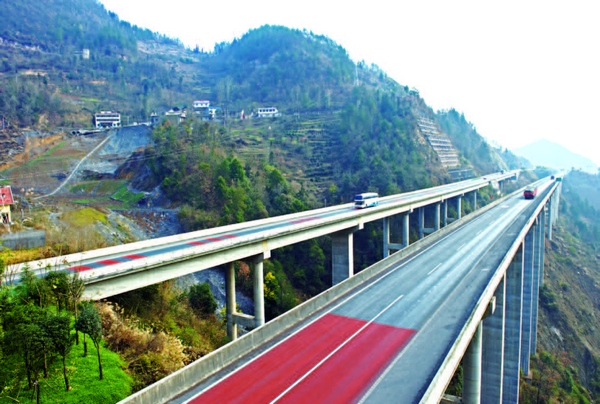 Hubei section of the Hu-Han-Rong high-speed railway under construction