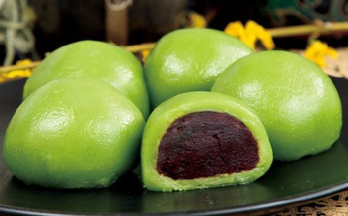 Sweet green rice ball