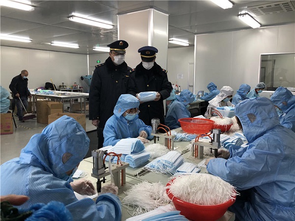 Cosmetics company devoted to mask production amid epidemic