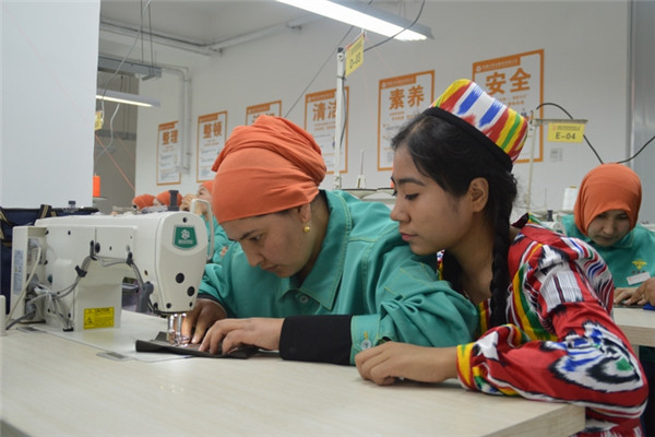 Once laid-off girl tailors jobs for women in Xinjiang