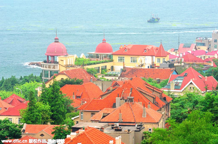 Qingdao, a city with green trees and red roofs