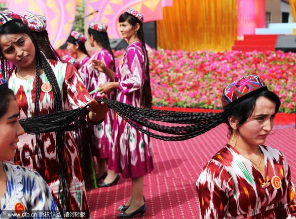 Hair-braiding competition in Xinjiang