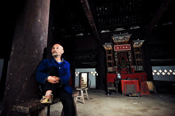 Lonely life of Patriarch Hall guard