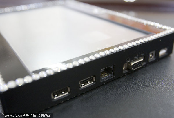 Student builds 800-yuan 'iPad' for girlfriend