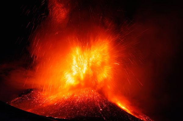 Volcano erupts on Italy's Mount Etna