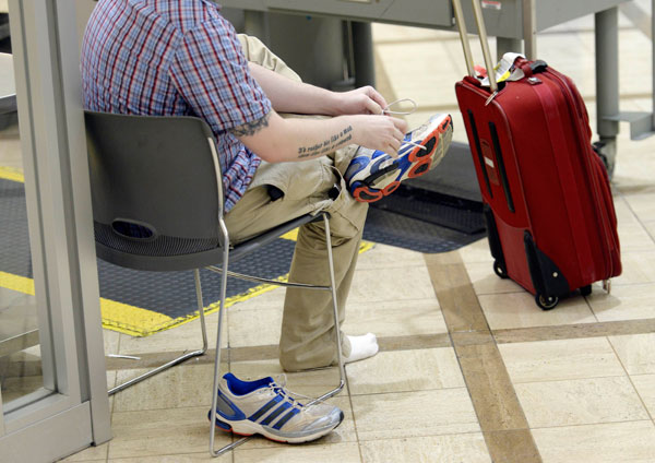 US warns of airline shoe-bomb threat