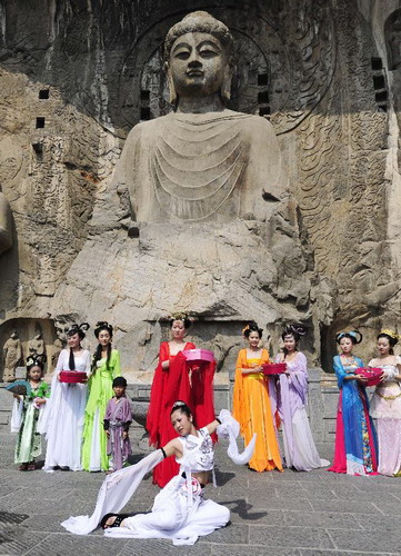 Qixi Festival activity held at Longmen Grottoes