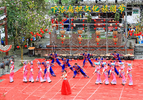 Jinchengjiang holds fifth Shoulder Pole Cultural Tourism Festival