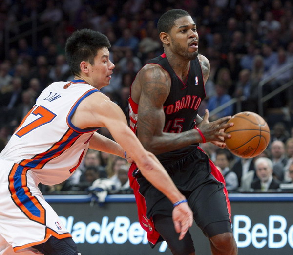 Knicks rout Raptors, 4-0 under Woodson