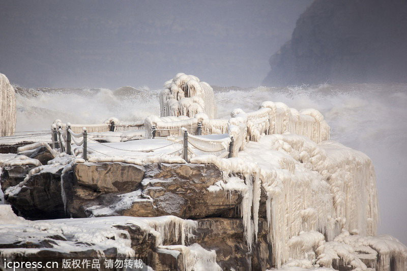 The icy beauty of Hukou Waterfall