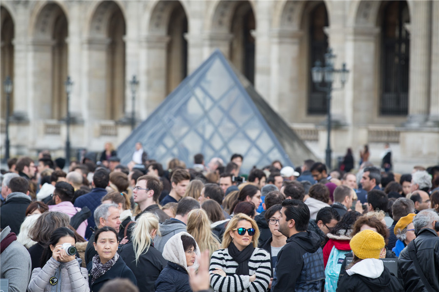 Landmarks of Paris reopen for tourists after terrorist attacks