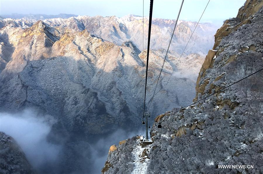 Scenery of Huashan Mountain after snow