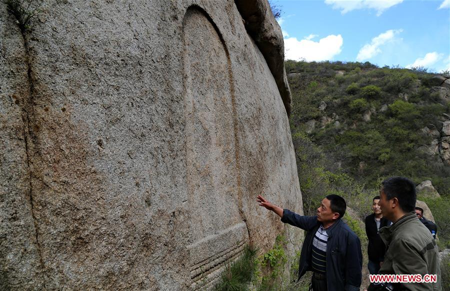 Tourists visit rock cave of Northern Wei Dynasty in N China's Hebei