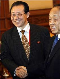 Top North Korean envoy Kim Kye-Gwan(L) is greeted by Chinese Foreign Minister Li Zhaoxing(R) during a meeting between Li and the six-party talks' top envoys at the Diaoyutai State Guesthouse in Beijing. Six-nation talks aimed at convincing North Korea to give up its nuclear arms were extended but delegates reported no major progress and signalled a breakthrough was highly unlikely. [AFP]