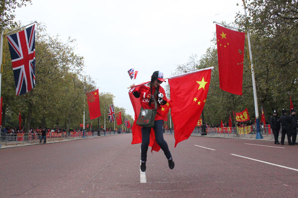 Chinese students out in force to greet President and First Lady