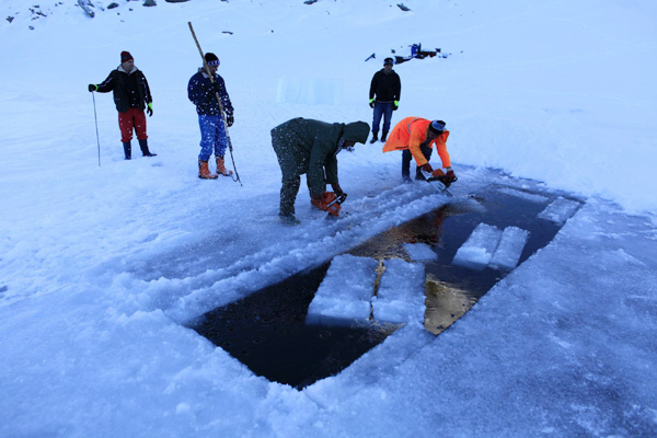 Romanian ice hotel offers cool experience