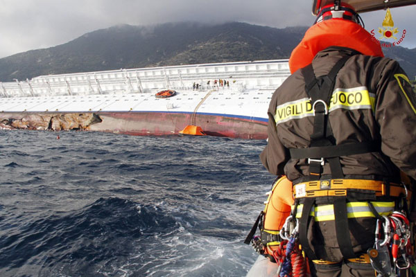 Italy declares state of emergency on ship wreck