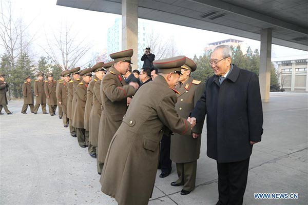 DPRK troupes arrive in China for performance