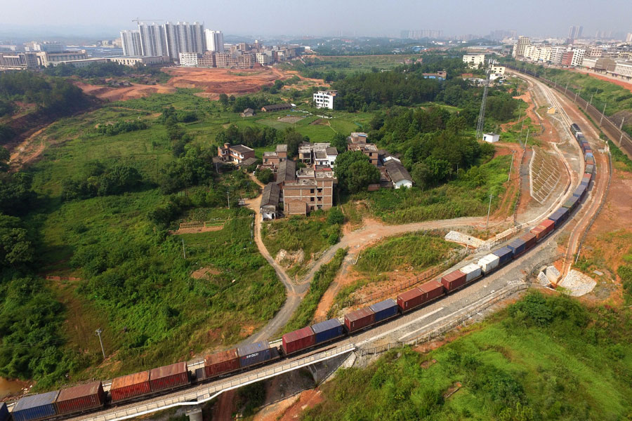 Cargo train rolls out between East China, Kazakhstan