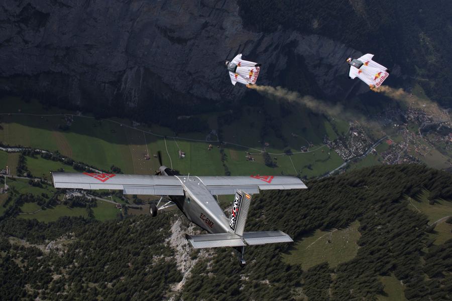 Wingsuit flyers fly into plane from Jungfrau Mountain