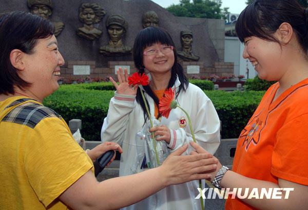 部分地區(qū)高考結(jié)束[組圖]